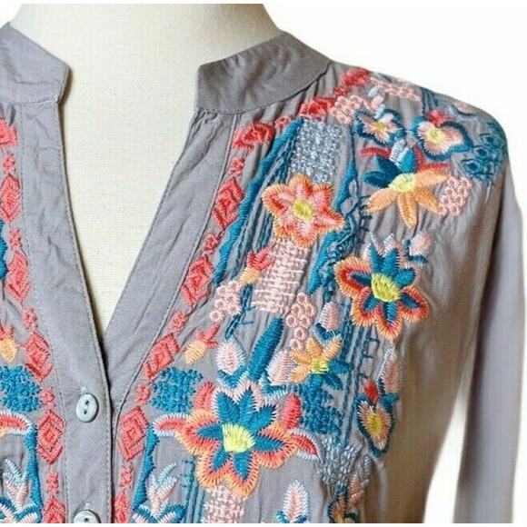 LUNA MOON Gray Floral Embroidered Blouse Peasant Top 3/4 Sleeve Small NWT ANTHRO - Picture 7 of 11